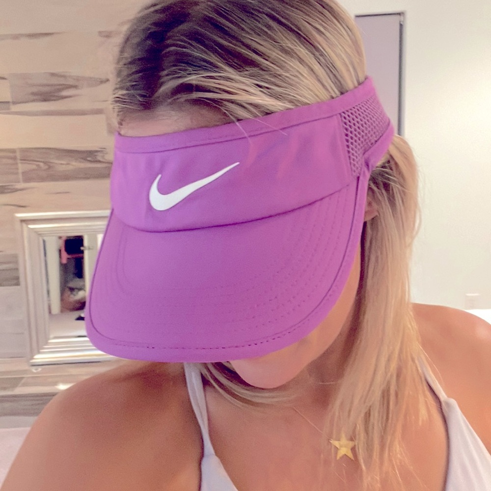 Nike Featherlite tennis visor